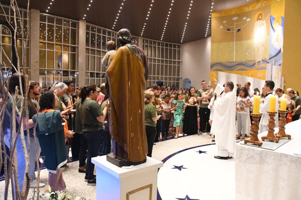 e8353582-6551-49b6-a8e6-c5fcd22c1481